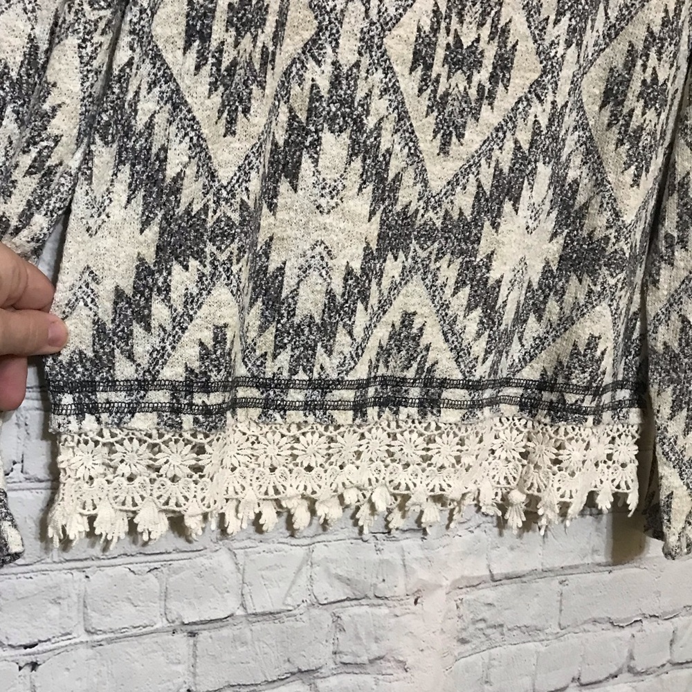 Diamond Knit Top with Lace - Picture 5 of 8